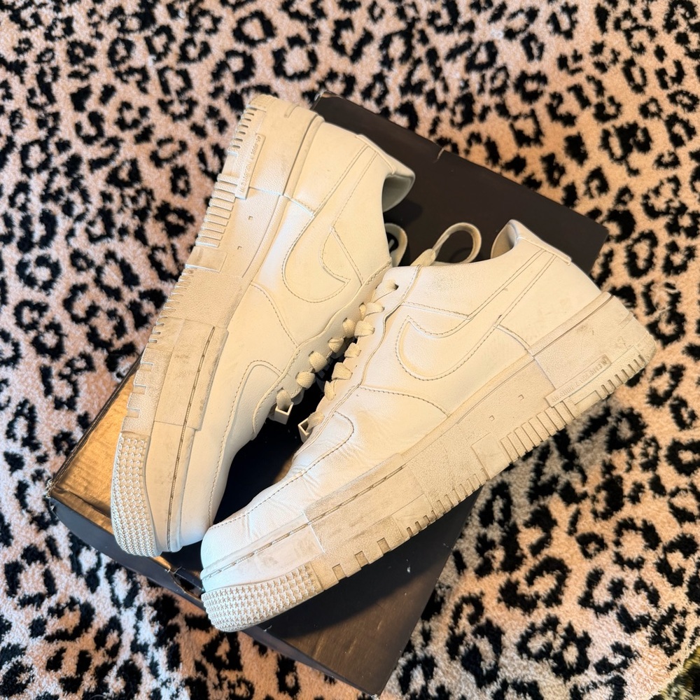 Women’s Air Force 1 Pixel